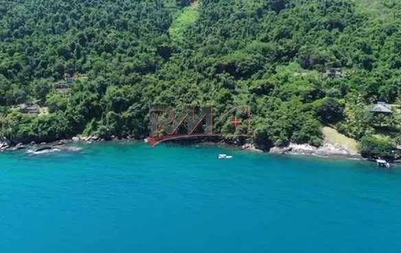 uma foto aérea de uma ilha